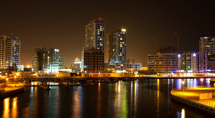 Fototapeta na wymiar Dubai bei Nacht