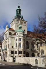 Fototapeta na wymiar Bayerisches Nationalmuseum München im Winter