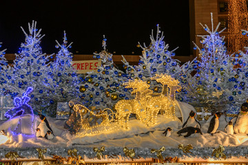 Fototapeta premium penguins on stall roof at Xmas market time