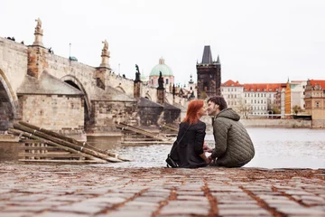 Crédence de cuisine en verre imprimé Prague Jeune couple amoureux. Prague, République tchèque, Europe.
