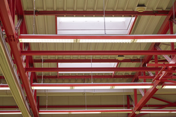 Hallendach mit Stahlkonstruktion