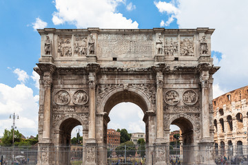 Fototapeta premium Arch of Constantine near colosseum