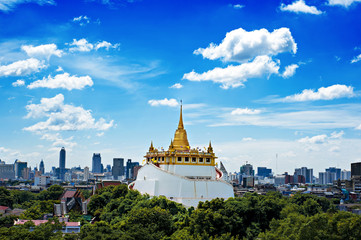 Fototapeta premium Złota Góra, punkt orientacyjny podróży w Bangkoku w Tajlandii