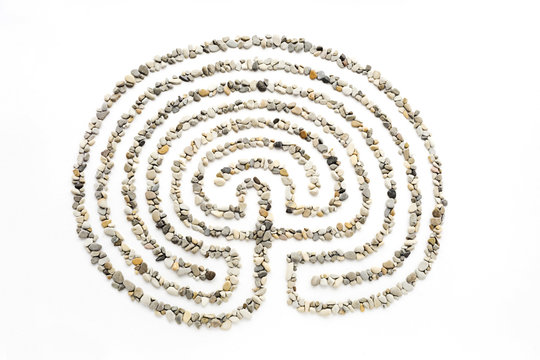 The maze on a white background lined with small sea stones.