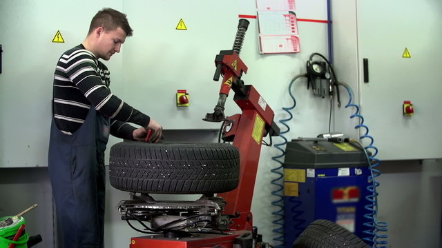 Unscrewing the screws on a tire