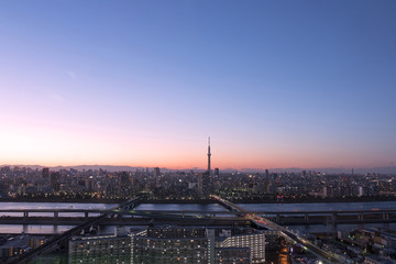 日没直後の東京スカイツリーと美しい東京都心全景　
