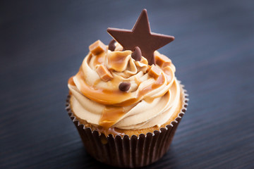 Cupcakes with cream cheese, caramel and chocolate