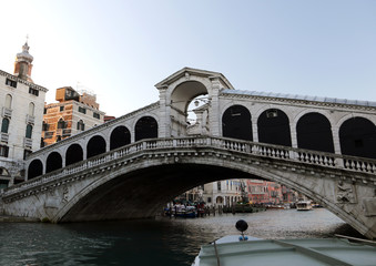 Fototapeta na wymiar Rialto Bridge and the Grand Canal in Venice