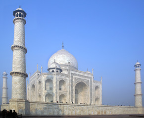 Fototapeta na wymiar Taj Mahal white Marble mausoleum.