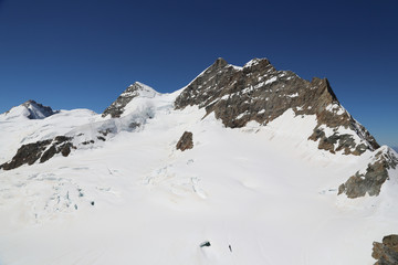 Fototapeta na wymiar Blick auf den Gipfel der Jungfrau im Berner Oberland