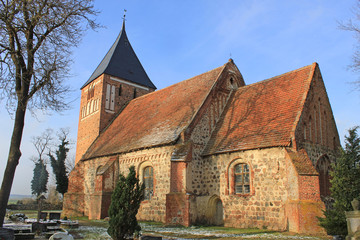 Fototapeta na wymiar Zettemin: Gotische Dorfkirche (13. Jh., Mecklenburg-Vorpommern)