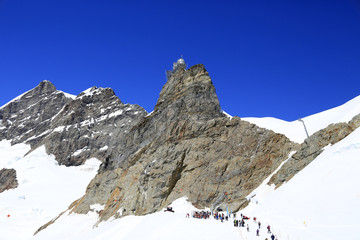 Schweiz - Top of Europe: Blick auf den Jungfrau Gipfel und die Forschungsstation