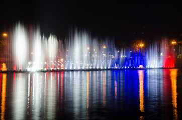 Fototapeta na wymiar amazing dancing fountain in night