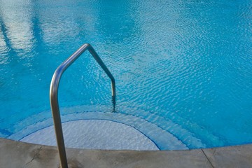 Steps into swimming pool