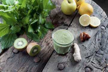 shake nettles with kiwi and apples