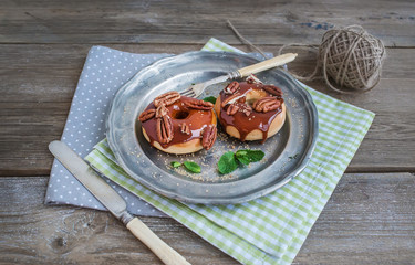 Cinnamon donuts with caramel icing and pekans served with fresh