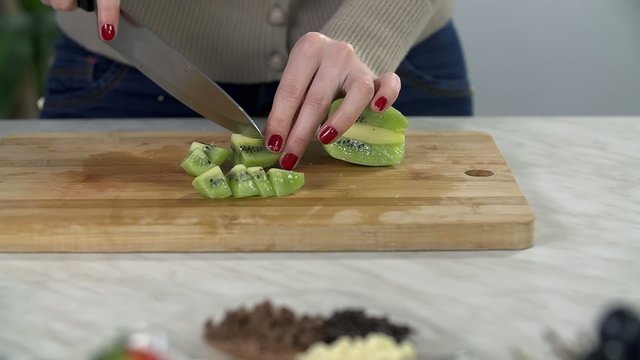 Slicing kiwi in slow motion