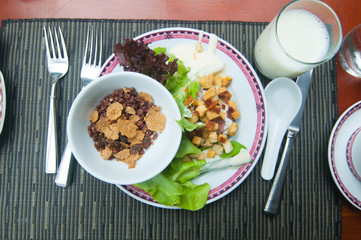 Salad Vegetable with  biscuits