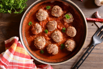 meat balls in tomato sauce
