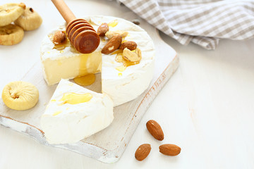 camembert with honey, figs and almonds