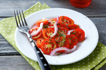 Salad with tomatoes and onions