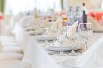 table setting in restaurant