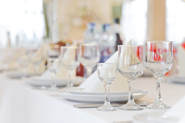 table setting in restaurant