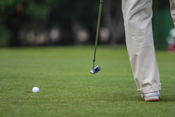 Obraz premium golf tee putting