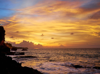 Obraz premium Amazing beach destination sunrise or sunset with beautiful brea