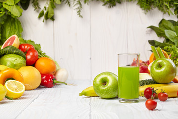 Various Freshly Vegetable Juices for Detox © ZoomTeam