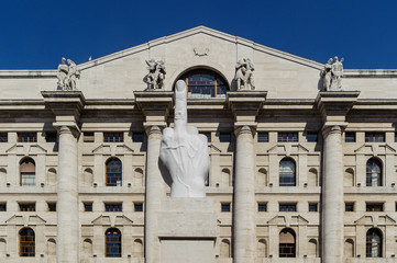 Milano, piazza Affari 4