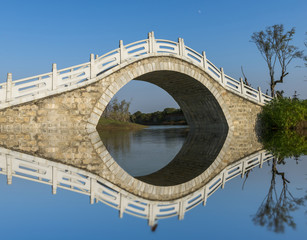 Fototapeta premium ancient Chinese architecture,blue sky,bridge