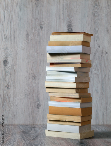 &quot;Bücherstapel&quot; Stockfotos und lizenzfreie Bilder auf Fotolia.com - Bild