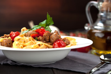 Pasta gericht mit hackbälchen 