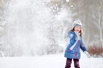 Fototapeta na wymiar Funny little girl at winter