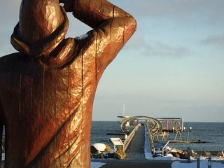 Blick in die Ferne an der Seebrücke an der Ostsee