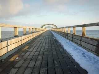 Seebrücke im Winter