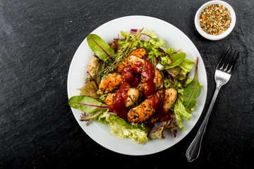 Hähnchenbrust auf Salat