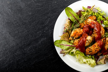 Hähnchenbrust auf Salat