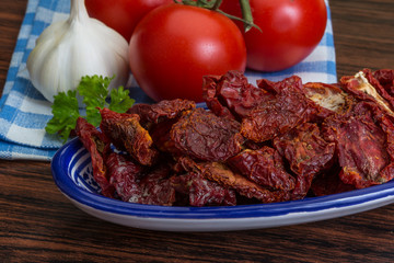 Dried tomtoes