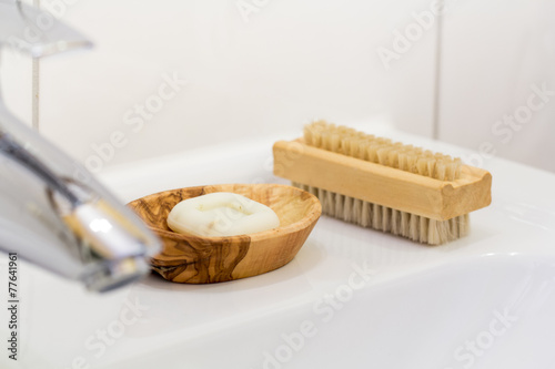 "Am Waschbecken" Stockfotos und lizenzfreie Bilder auf Fotolia.com