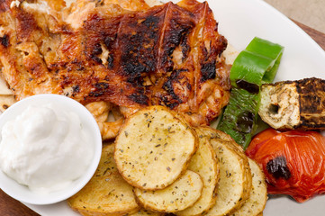Grilled chicken fillets, with potatoes and vegetables