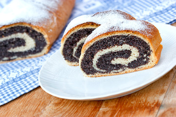Strudel with poppy seeds