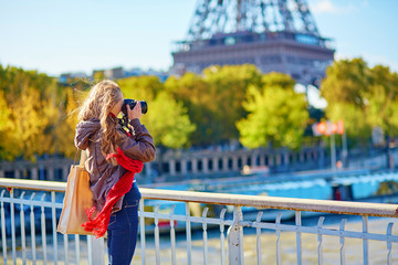 Tourist in Paris taking picture of Eiffel tower