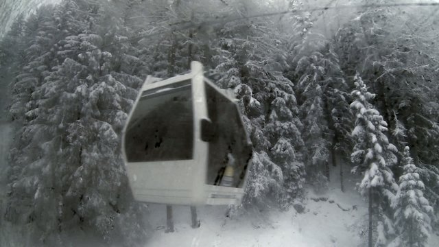 Ski Umlaufkabine im Schnee