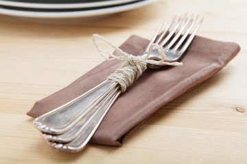 Gabeln auf Serviette
