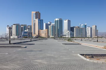 Wandcirkels aluminium Buildings in the city of Fujairah, United Arab Emirates © philipus