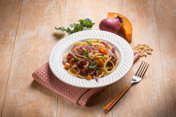 spaghetti with pumpkin onion and parsley
