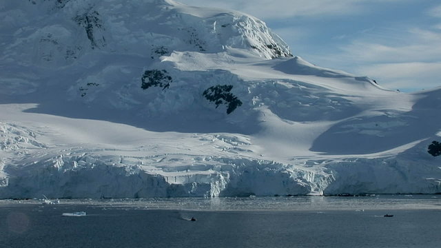 Zodiak in Neko Habour, Antarctica