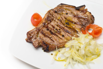 Bistecca di manzo ai ferri con contorno di verdura